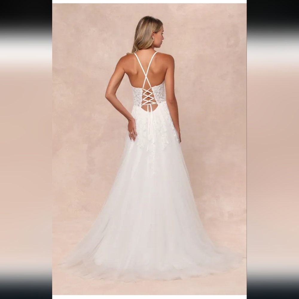 🤍🤍🤍NWOT Lulu's White Lace A-Line Spaghetti Strap Wedding Gown - Picture 2 of 8